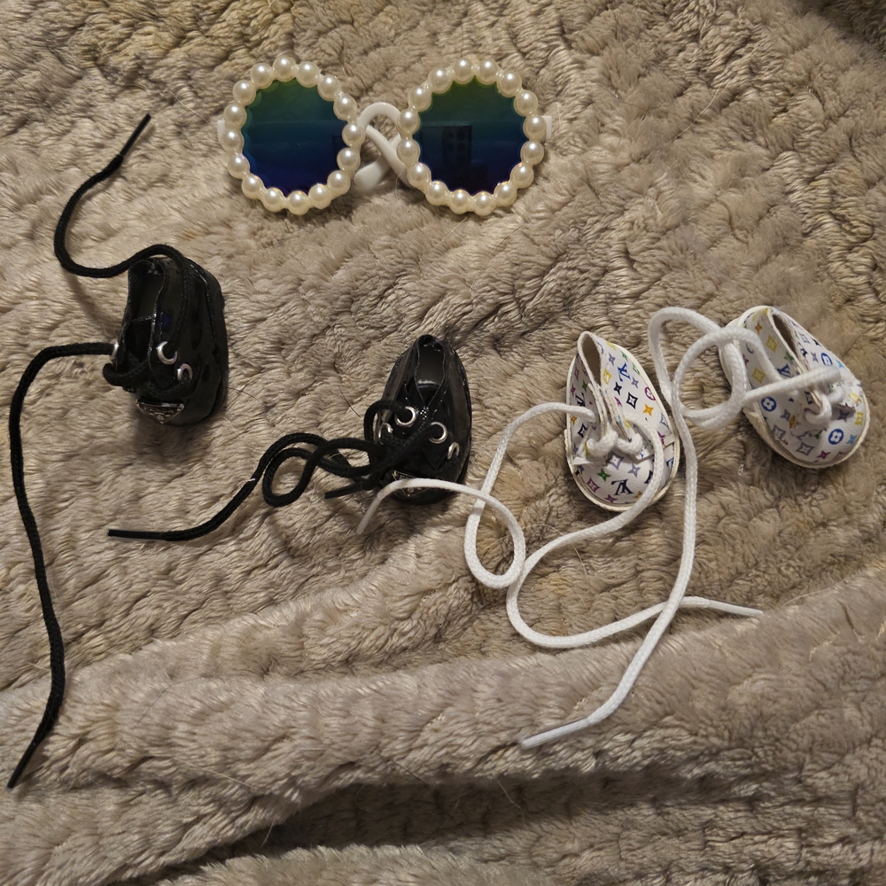 Pearl-Accented Kids Sunglasses with Black and White Frames Shoes For Plush Charm